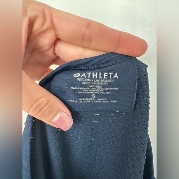 Athleta Foothill Perforated Tee Size Small Navy Blue - Picture 5 of 6